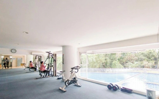 Tranquil Studio Room At Dago Suites Apartment