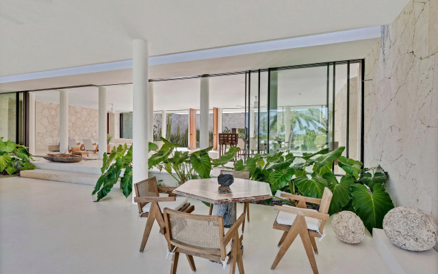 Magnificent 5BR Modern Tropical Villa With Pool