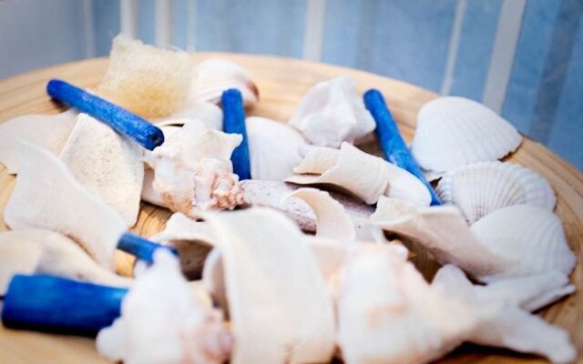 White Colosseo Victoria House