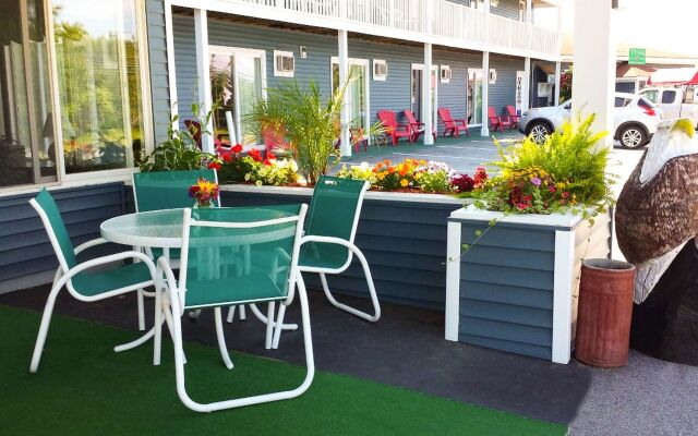 Colonial Inn Ellsworth