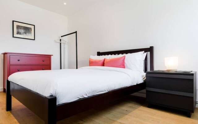 4 Bed House Central London Sleeps 8