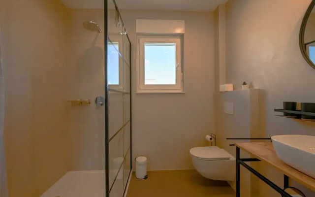 Matohanci Dazzling Villa With Pool