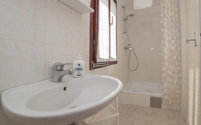 Stunning Home in Tar With Wifi and 0 Bedrooms