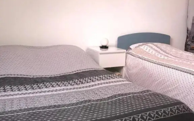 Chambre , 1 lit double et 1 lit simple