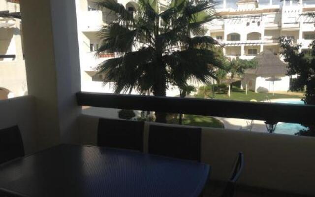 2010-Superb apt 2 bedrooms in complex with pool