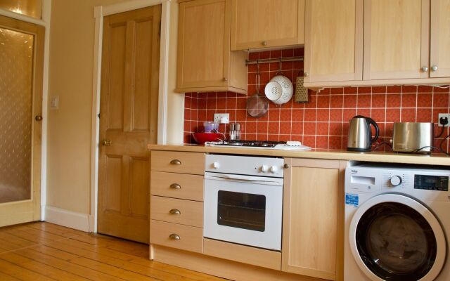 Spacious 1 Bedroom Stockbridge Flat