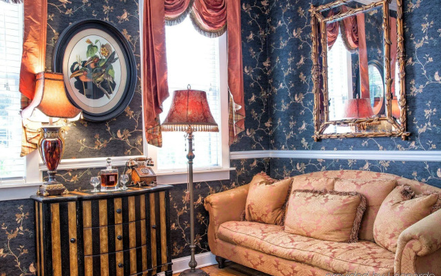Elliott House Inn
