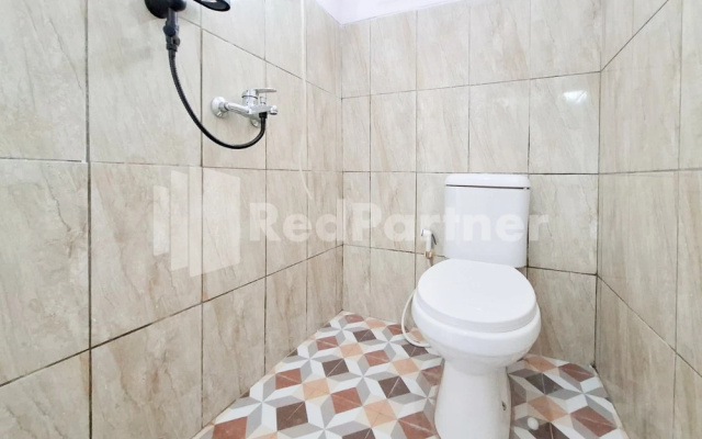 Janoko Guesthouse Syariah RedPartner – Bathroom – Rembang
