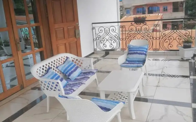 Maison Blanche Biteng