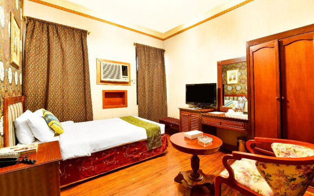 Capital O 125 Moon Plaza Hotel