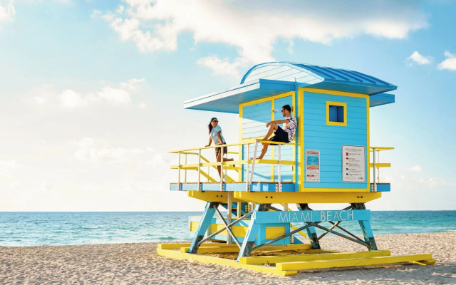 Baybreeze Apartments by Lowkl