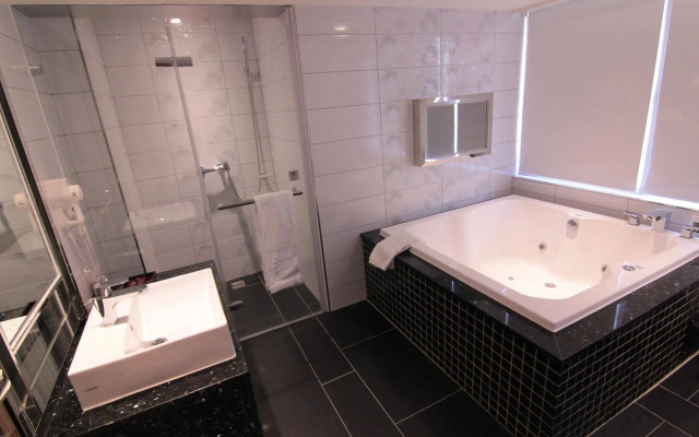 V one Hotel