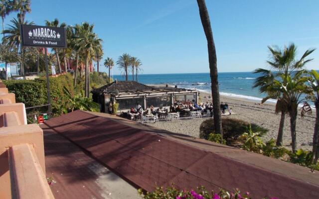 TIMON II, Luxury 3 bedroom Beachside Apartment