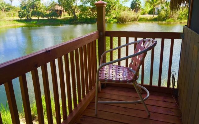 Everglades Chickee Cottages - Ochopee