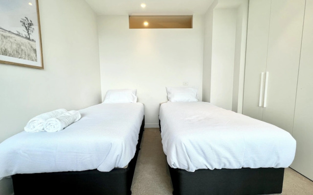 Readyset Apartment on Emerald