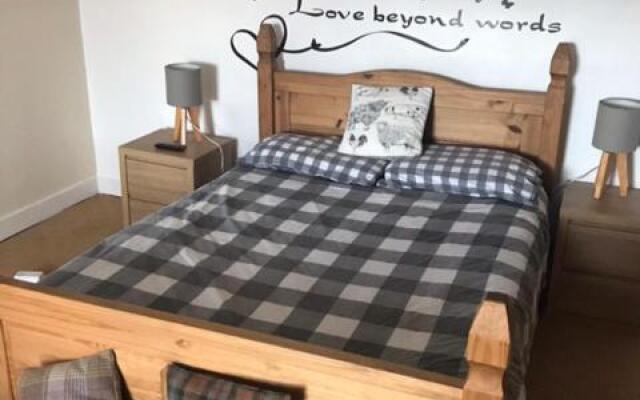 Thistle Room single with en-suite