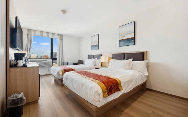 Ramada by Wyndham Flushing Queens