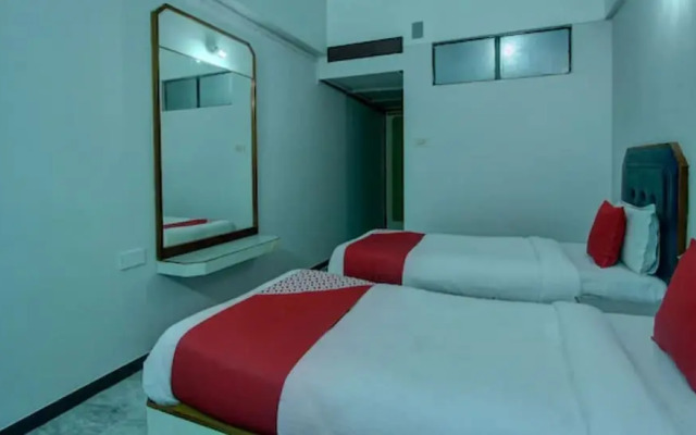 OYO 24579 Flagship Hotel Padmam