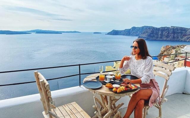Kaleidoscope Oia Suites