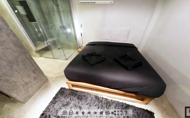 ELLA Bar, Bistro & Bed