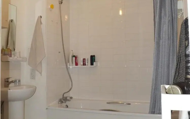 Charming 1-bed Apartment in Barking