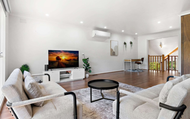 Spacious 4-bed House With Garden in Doncaster