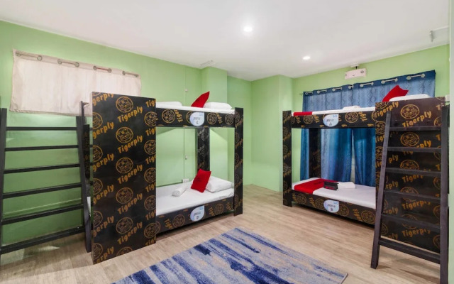 RedDoorz near The Persimmon