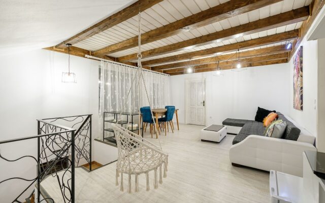 Tropica Home with Barbeque & Ciubar