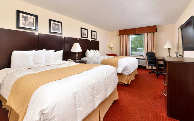 Executive Inn & Suites - фото 2