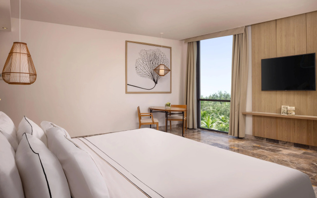 Melia Danang Beach Resort - photo 4