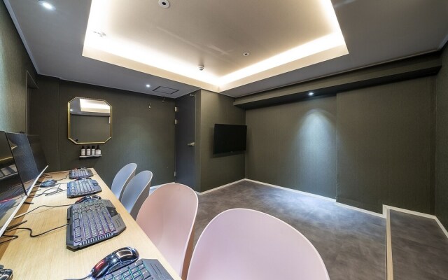 Sinchon Number 25 Sinchon Branch