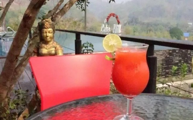 Chiangrai Lake Hill Resort