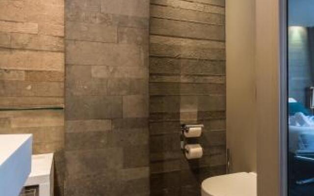 Cmg Deluxe Tour Eiffel V