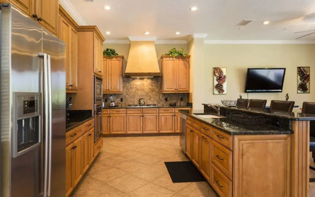 Panoramic Golf Course Views 5 Br home by RedAwning