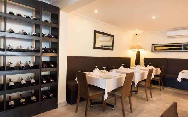 Earl Heights Suites Hotel