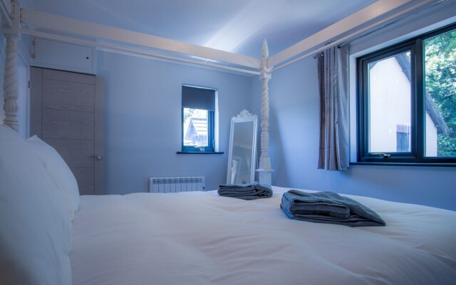 Marina View - 1 Bed Apartment - Neyland