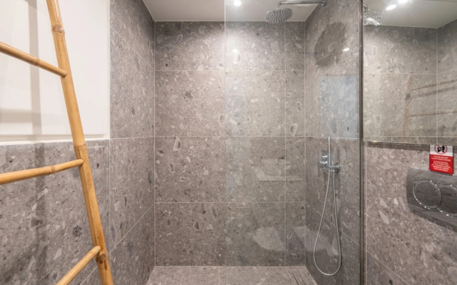 LIV Athinum 1 - Luxury Apartment 3A