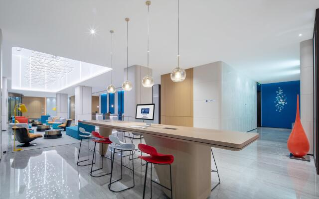 Holiday Inn Express Shenzhen Longhua by IHG