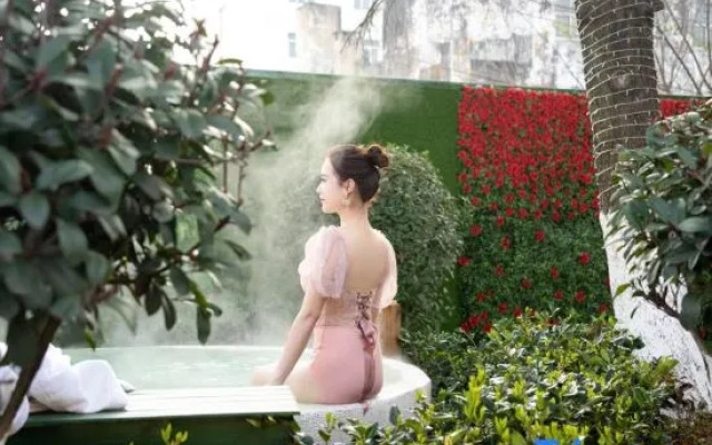 Tanghai Holiday Hotel