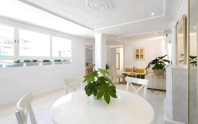 Lux City Loft in front of the Port