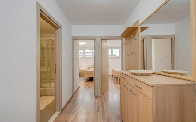 Apartment Toma, Modern Suite In Quiet District