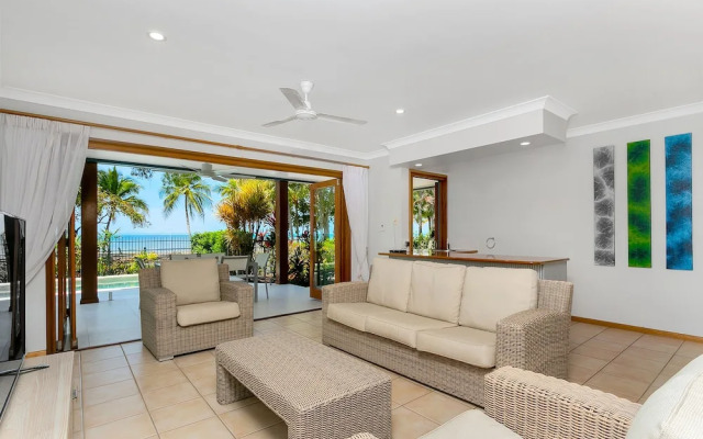 Reeflections Beachfront Holiday House