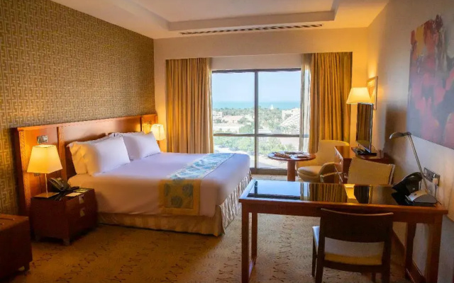 Holiday Inn Suites Kuwait Salmiya