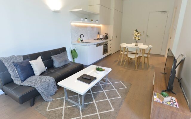 Spacious Cosy Bedroom Suite + Large Balcony