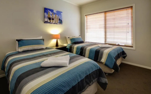 Reardon Place - moments from the family friendly Pea Soup Cove