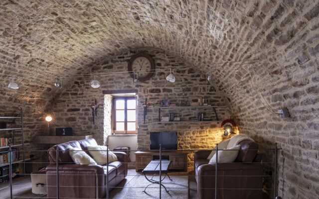 Umbrian Villa Retreat in Pietralunga With a Pool