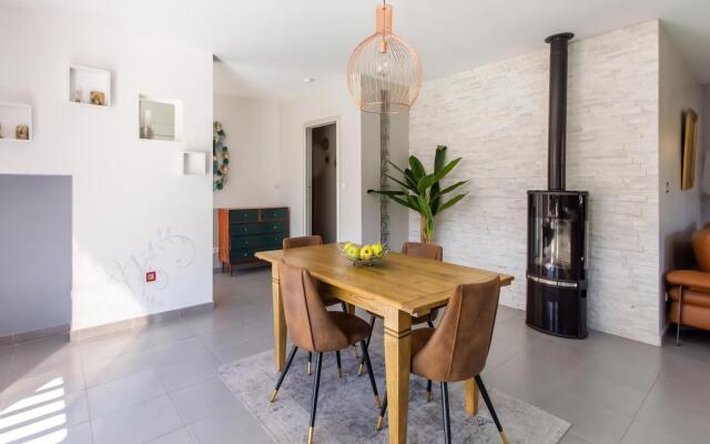 Nice holiday home in Provence-Alpes-Côte d'Azur with pool