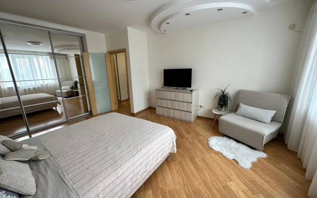 Apartment 1, Podilya