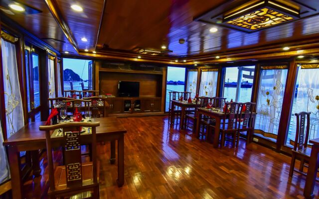 Renea Cruises Halong