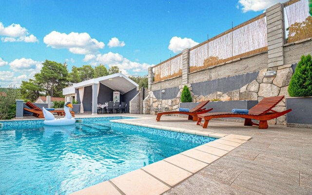 Beautiful Home in Korcula With Wifi and 4 Bedrooms